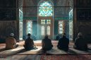Ilustrasi duduk di masjid (Foto: Freepik)