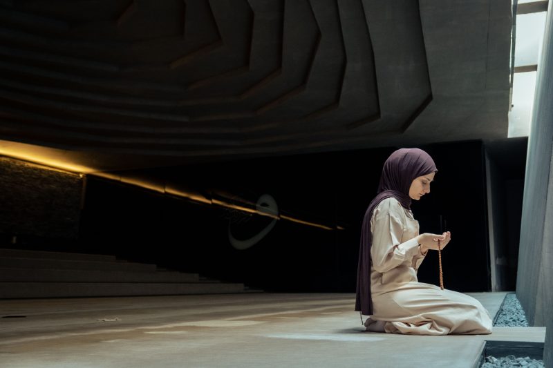 Tahajud menjadi salah satu waktu terbaik untuk memanjatkan doa kepada Allah SWT. (Foto: Pexels)