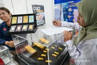 Ilustrasi emas batangan Antam, UBS, dan Galeri24 yang menunjukkan harga emas hari ini masih stabil di Pegadaian.(ANTARA FOTO/Basri Marzuki/wsj.)