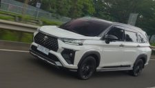 Toyota Veloz Hybrid tampil sebagai pemenang Low MPV Otomotif Award 2026 berkat efisiensi bahan bakar dan performa unggul.( Foto : Rizky.A/Gridoto.com)