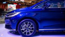 Tampilan BYD M6 sebagai MPV listrik dengan desain modern dan fitur canggih di Indonesia.( Foto: Andhika Prasetia )