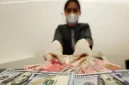 Pergerakan nilai tukar rupiah yang menguat tipis terhadap dolar AS dipengaruhi sentimen global menjelang pengumuman hasil rapat FOMC. (Foto : Liputan6.com/Johan Tallo)