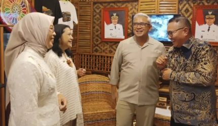 Wali Kota Sungai Penuh Alfin mempromosikan produk UMKM di Indonesia City Expo 2026.