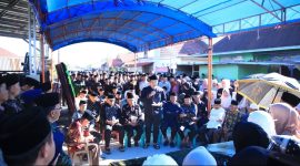 Pimpinan dan anggota DPRD Kota Sungai Penuh menyampaikan belasungkawa kepada keluarga almarhum Dahkir Yahya di rumah duka.