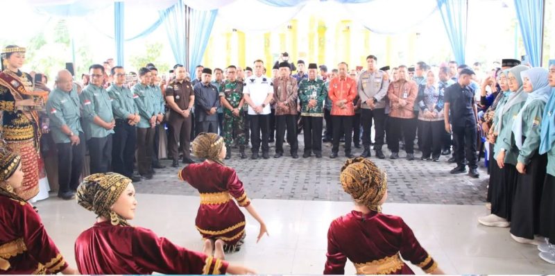 Wakil Ketua II DPRD Kota Sungai Penuh Emrizal menghadiri Sosialisasi Akbar Pencegahan Radikalisme dan Perundungan di Sungai Penuh.