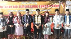 Ketua DPRD Kota Sungai Penuh menghadiri Malam Pergelaran Seni Budaya di Rio Temenggung.