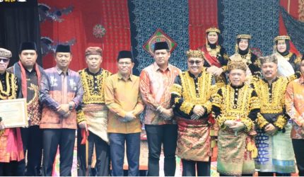 Ketua DPRD Kota Sungai Penuh Hutri Randa menghadiri puncak Kenduri Sko Enam Luhah di Tanah Mendapo.
