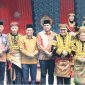 Ketua DPRD Kota Sungai Penuh Hutri Randa bersama pimpinan dan anggota DPRD menghadiri puncak Kenduri Sko Enam Luhah di Anjungan Utama Tanah Mendapo, Sungai Penuh, Sabtu (4/7/2026).