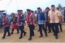 Ketua DPRD Kota Sungai Penuh Hutri Randa bersama pimpinan dan anggota DPRD menghadiri puncak Kenduri Sko Enam Luhah di Anjungan Utama Tanah Mendapo, Sungai Penuh, Sabtu (4/7/2026).