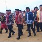 Ketua DPRD Kota Sungai Penuh Hutri Randa bersama pimpinan dan anggota DPRD menghadiri puncak Kenduri Sko Enam Luhah di Anjungan Utama Tanah Mendapo, Sungai Penuh, Sabtu (4/7/2026).