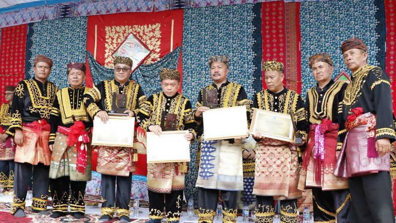 Wako Alfin menerima gelar adat Depati Susun Negroi Tanoh Sunge Pnoh.