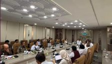 Wali Kota Sungai Penuh Alfin bersama Gubernur Jambi Al Haris saat audiensi dengan Kementerian Lingkungan Hidup/BPLH RI di Jakarta.