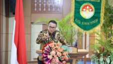 Wali Kota Sungai Penuh Alfin menghadiri pengukuhan pengurus Dharma Wanita Persatuan (DWP) Kota Sungai Penuh masa bakti 2024–2029, Kamis (23/7).