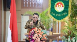 Wali Kota Sungai Penuh Alfin menghadiri pengukuhan pengurus Dharma Wanita Persatuan (DWP) Kota Sungai Penuh masa bakti 2024–2029, Kamis (23/7).