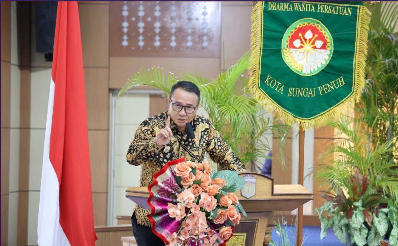 Wali Kota Sungai Penuh Alfin menghadiri pengukuhan pengurus Dharma Wanita Persatuan (DWP) Kota Sungai Penuh masa bakti 2024–2029, Kamis (23/7).