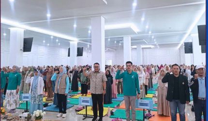 Ratusan ibu hamil mengikuti Gerakan Minum Susu Serentak dalam Gebyar Kelas Ibu Hamil di Kota Sungai Penuh untuk mendukung pencegahan stunting sejak masa kehamilan.