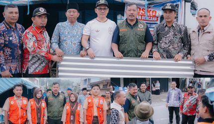 Bupati Kerinci Monadi menyerahkan bantuan kepada korban angin puting beliung di Desa Tutung Bungkuk, Kecamatan Siulak, Kabupaten Kerinci.
