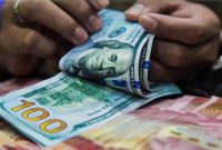 Pergerakan dolar AS yang terus menguat membuat nilai tukar rupiah tertekan hingga mendekati level Rp 18.100 pada perdagangan hari ini.(Foto: Andhika Prasetia/detikFoto)