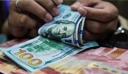 Ilustrasi nilai tukar dolar AS terhadap rupiah mendekati Rp 18.100