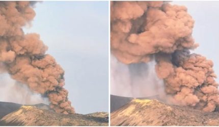 Gunung Anak Krakatau di Selat Sunda berstatus Level III Siaga.