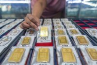 Harga emas Antam terpantau stagnan meski tensi geopolitik di Timur Tengah meningkat.(Foto: ANTARA FOTO/RAISAN AL FARISI)