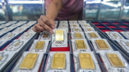 Harga emas Antam terpantau stagnan meski tensi geopolitik di Timur Tengah meningkat.(Foto: ANTARA FOTO/RAISAN AL FARISI)
