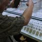 Ilustrasi emas batangan Antam. Harga emas Antam naik Rp10 ribu menjadi Rp2,62 juta per gram pada perdagangan 27 Juli 2026.(Foto: CNN Indonesia/Safir Makki)