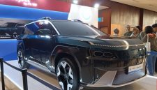 Direktur Utama Pindad Sigit Puji Santoso menegaskan perusahaan fokus pada pengembangan mobil nasional, sementara proyek motor listrik nasional digarap pihak lain.(Foto : CNNIndonesia/Rayhand Purnama)