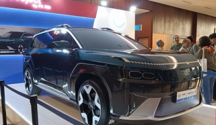 Pindad fokus mobil nasional bukan motor listrik nasional