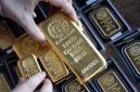 Pergerakan harga emas dunia menunjukkan kenaikan tipis selama dua hari terakhir di tengah dinamika geopolitik dan penurunan harga minyak global.(Foto : Akos Stiller/Bloomberg)