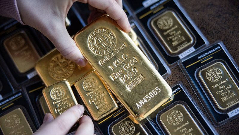 Pergerakan harga emas dunia menunjukkan kenaikan tipis selama dua hari terakhir di tengah dinamika geopolitik dan penurunan harga minyak global.(Foto : Akos Stiller/Bloomberg)