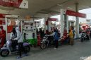 Kendaraan mengisi Pertalite di SPBU, seiring meningkatnya konsumsi BBM subsidi akibat harga Pertamax yang bertahan tinggi.(Foto: Rifkianto Nugroho/detikFoto)