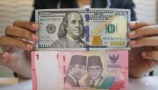 Rupiah menguat terhadap dolar AS pada pembukaan perdagangan akhir Juli(Foto : CNBC Indonesia/Faisal Rahman)

