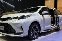 Tampilan Toyota Granvia Hybrid yang hadir sebagai MPV premium dengan desain modern dan fitur mewah.(Foto: Muhammad Hafizh Gemilang/detikcom)