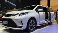 Tampilan Toyota Granvia Hybrid yang hadir sebagai MPV premium dengan desain modern dan fitur mewah.(Foto: Muhammad Hafizh Gemilang/detikcom)