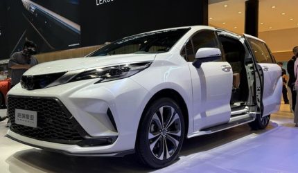 Toyota Granvia Hybrid MPV premium lebih murah dari Alphard