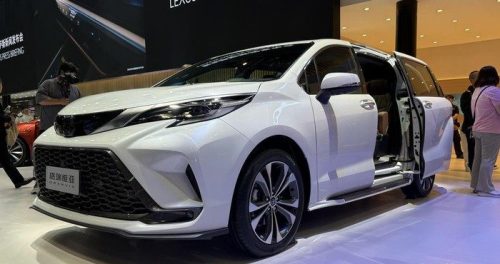 Tampilan Toyota Granvia Hybrid yang hadir sebagai MPV premium dengan desain modern dan fitur mewah.(Foto: Muhammad Hafizh Gemilang/detikcom)
