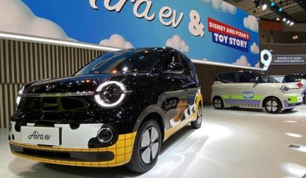 Wuling Aira EV edisi terbatas Toy Story 5 tampil dengan desain karakter Jessie, Woody, dan Buzz Lightyear di GIIAS 2026