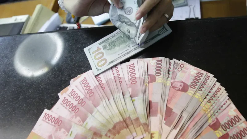 Nilai tukar rupiah menguat terhadap dolar AS pada perdagangan terbaru. ( Foto : Liputan6.com/Angga Yuniar)