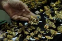 Harga emas perhiasan di Raja Emas dan Laku Emas kembali menjadi perhatian masyarakat pada Minggu, 16 Agustus 2026.(Foto : Liputan6.com/Johan Tallo)