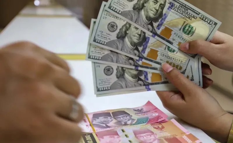 Rupiah melemah terhadap dolar AS.(Foto : Liputan6.com/Angga Yuniar)