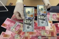 Nilai tukar rupiah menguat tipis terhadap dolar AS pada perdagangan Senin (24/8/2026).(Foto : Liputan6.com/Johan Tallo)