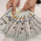 Rupiah melemah terhadap dolar AS pada perdagangan Senin, 31 Agustus 2026.(Foto : ANTARA FOTO/Muhammad Iqbal)