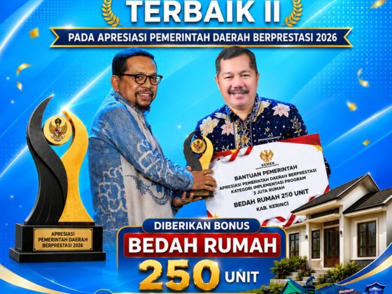 Bupati Kerinci Monadi menerima penghargaan Terbaik II Program 3 Juta Rumah Regional Sumatera di Batam.