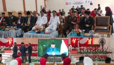 Wali Kota Sungai Penuh Alfin mengikuti Upacara Detik-Detik Proklamasi secara virtual.