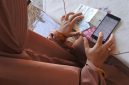 Pembayaran pajak kendaraan tahunan kini dapat dilakukan secara online melalui aplikasi Signal tanpa harus mengantre di kantor Samsat.(Foto : ANTARA FOTO/SENO)