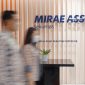 Aktivitas pengunjung di area kantor Mirae Asset Sekuritas Indonesia.(Foto : PT Mirae Asset Sekuritas Indonesia)