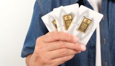 Harga emas Antam di Pegadaian turun pada perdagangan Kamis (27/8/2026).(Foto : Shutterstock/Tyasindayanti)