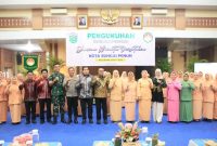Hutri Randa menghadiri pengukuhan pengurus DWP Sungai Penuh.