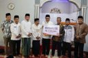 Wali Kota Sungai Penuh Alfin bersama Wakil Wali Kota Azhar Hamzah saat melaksanakan Safari Jumat di Masjid Tawakkal, Desa Sungai Ning.(Foto : Prokopim Kota Sungai Penuh)